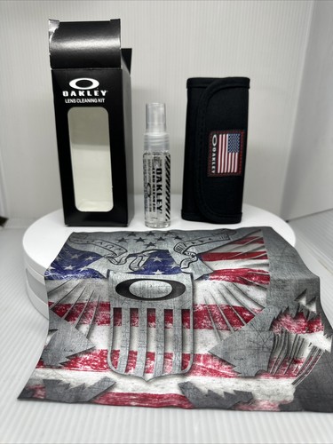 Oakley eyeglass cleaning kit - cleaning,